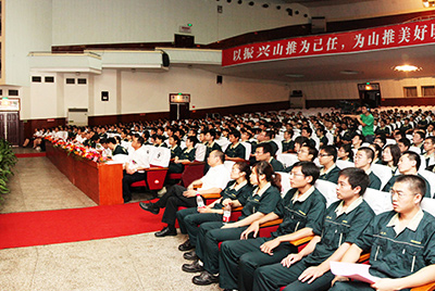 作為推動企業加快發展三大平臺之一的人力資源管理提升工作，將是當前和今后一段時期山推股份人力資源管理的首要任務。