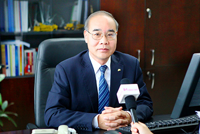 張秀文董事長在接受中國山東網專題采訪時，就公司踐行“厚道魯商”倡樹行動進行回答，介紹了山推把“仁義、誠信、厚道”的文化精髓融入到生產經營的全過程的典型做法和“誠敬做產品，誠信做企業”的經營理念，在工程機械行業樹立起了“厚德堅韌”的山東國企形象